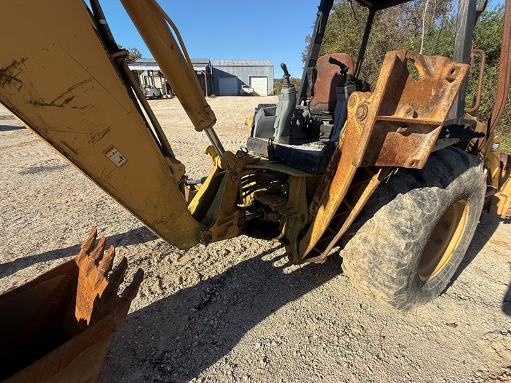 caterpillar-420d-image-13