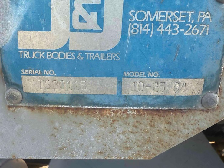 2005-mack-granite-ch713-tri-axle-dump-image-15