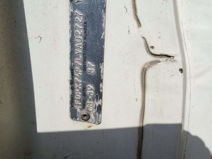 1989-ford-700-image-11