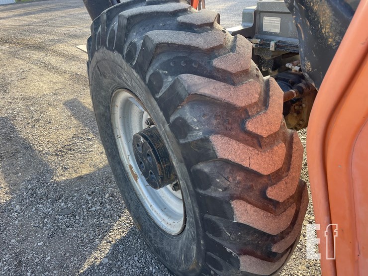 2011-jlg-g10-55a-image-34