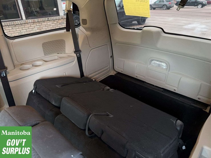 2012-dodge-grand-caravan-sxt-image-22