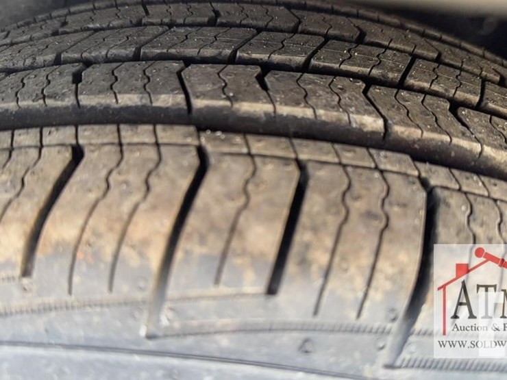 2010-toyota-camry-le-image-10