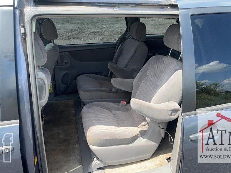 2006-toyota-sienna-image-9