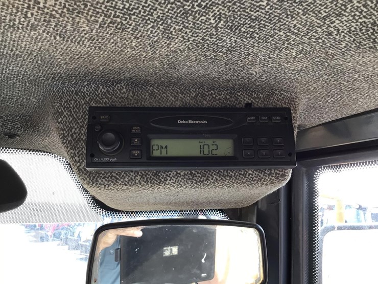 2007-deere-244j-image-23