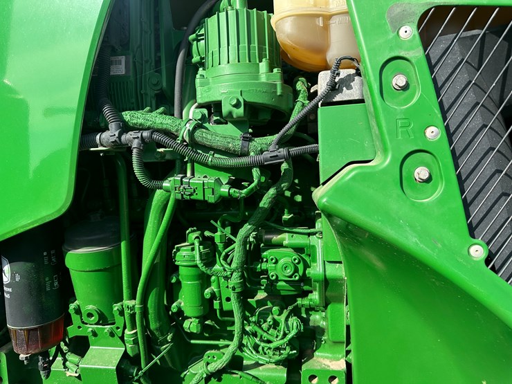 2013-john-deere-8285r-image-39