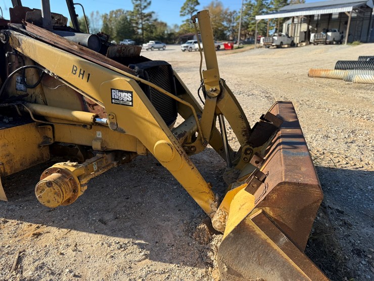 caterpillar-420d-image-64