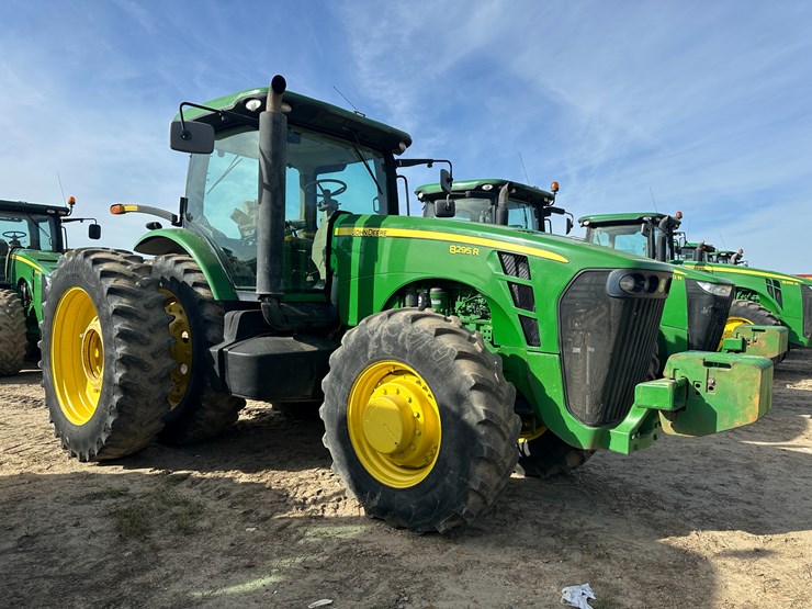 2010-john-deere-8295r-image-2