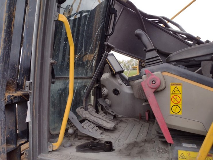 volvo-ec220e-lr-image-17