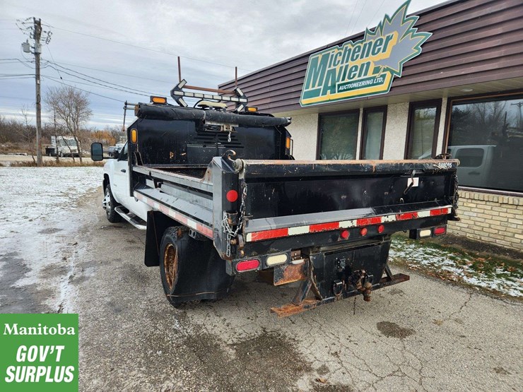 2013-chevrolet-silverado-3500hd-image-2