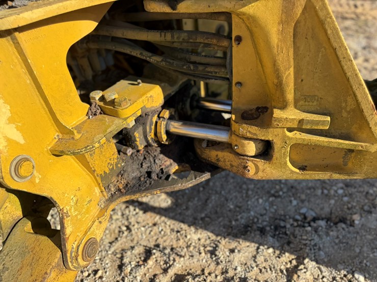 caterpillar-420d-image-43