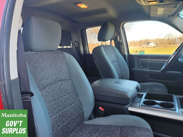 2015-dodge-1500-image-36