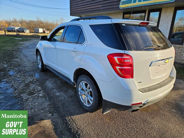 2016-chevrolet-equinox-lt-image-2
