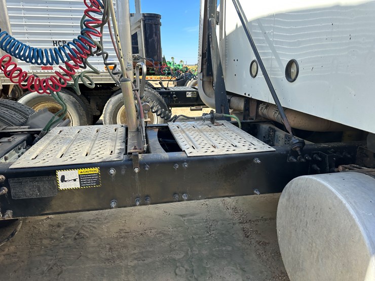 #33710-•-2011-mack-cxu-t/a-sleeper-truck-tractor-1m1aw09y3bm013638-image-49