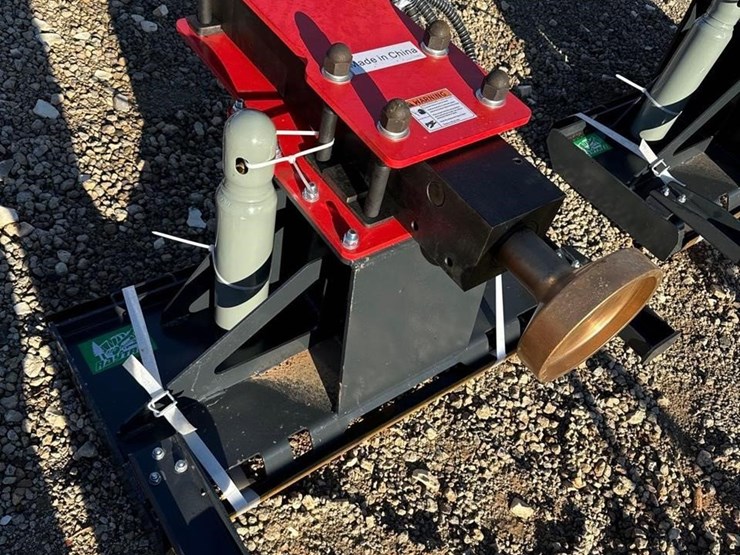 680-skid-steer-post-pounder-image-1