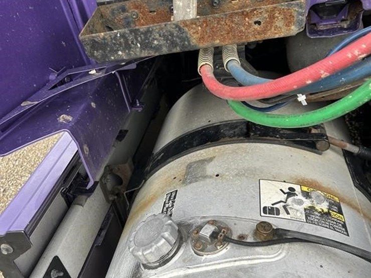 volvo-vnl42t670-image-34