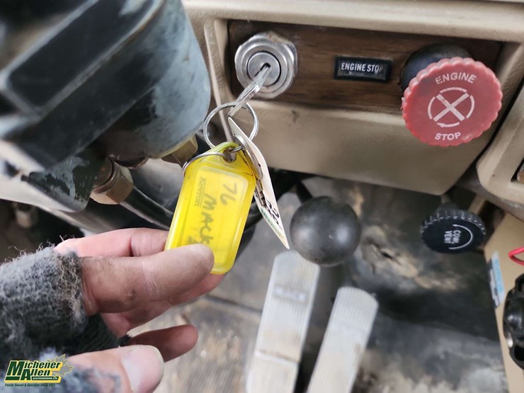 1976-mack-r600-image-13