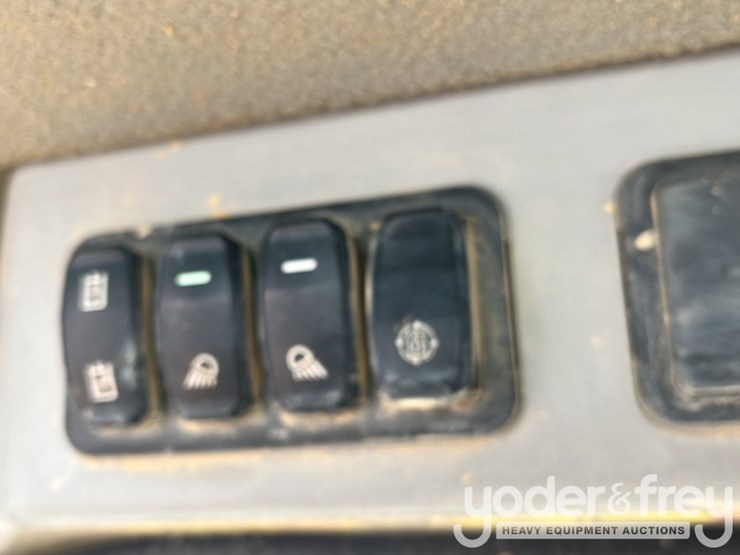 2019-caterpillar-279d3-image-31