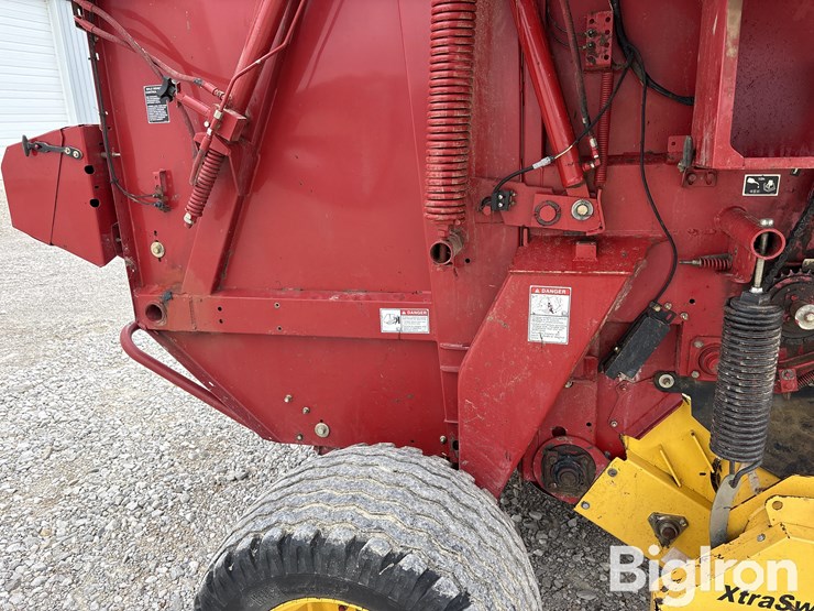 2005-new-holland-br780-image-16