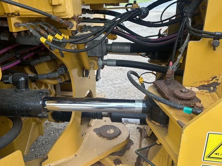 2020-caterpillar-962m-image-18