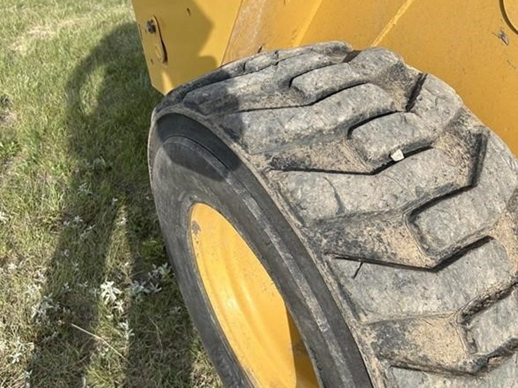 2019-caterpillar-262d3-image-18