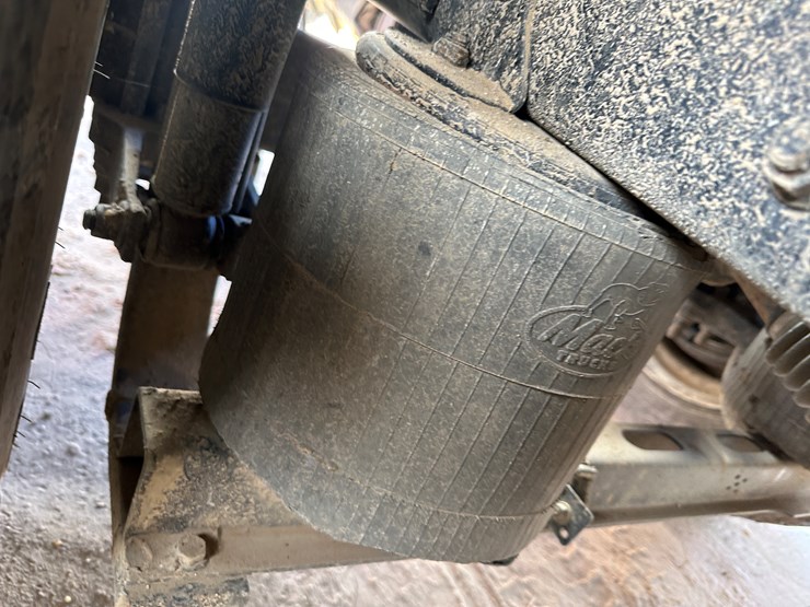 #33704-•-2011-mack-cxu-t/a-sleeper-truck-tractor-1m1aw09y8bm013165-image-23