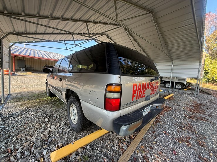 2004-chevrolet-suburban-image-4