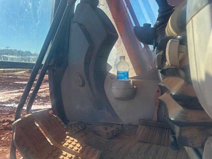 2016-hitachi-zx250-lc-image-16