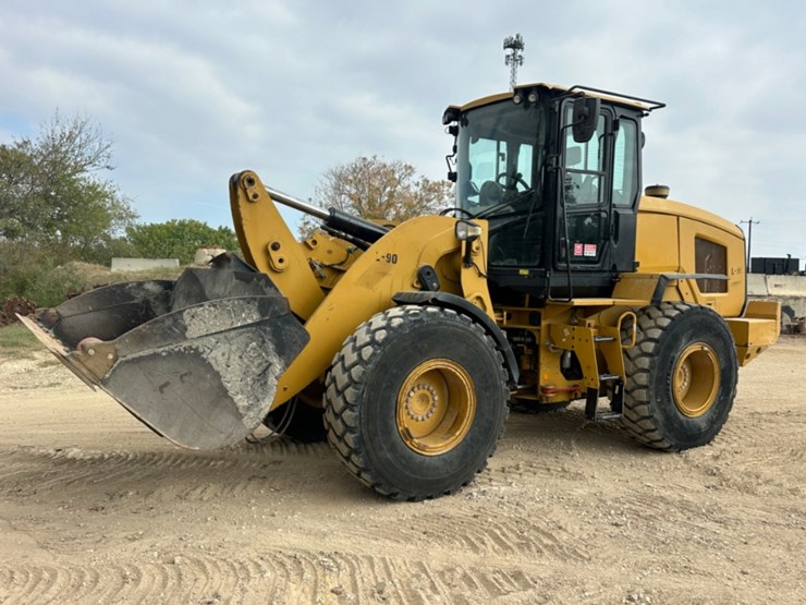 2015-caterpillar-930m-image-1