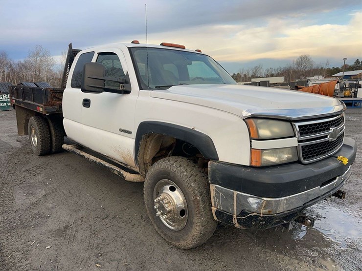 2006-chevrolet-3500-image-3