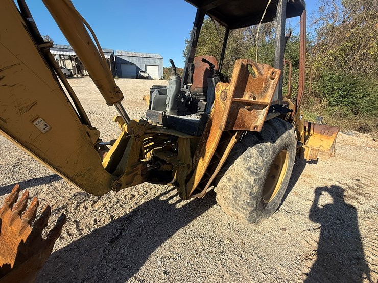 caterpillar-420d-image-12