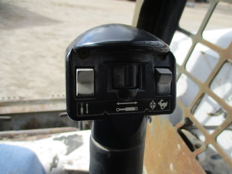 2005-bobcat-s250-image-10