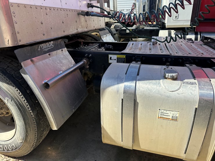 #33708-•-2014-mack-cxu-t/a-daycab-truck-tractor-1m1aw02y3em038036-image-47