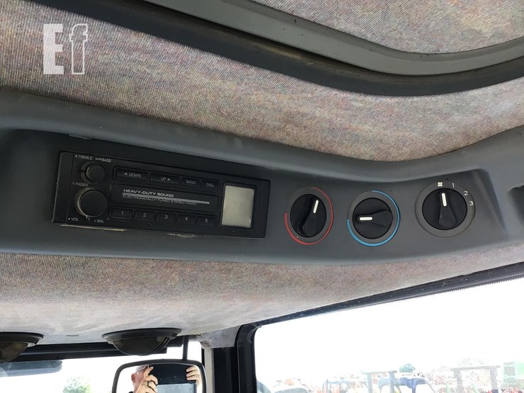 1998-new-holland-ts100-image-18