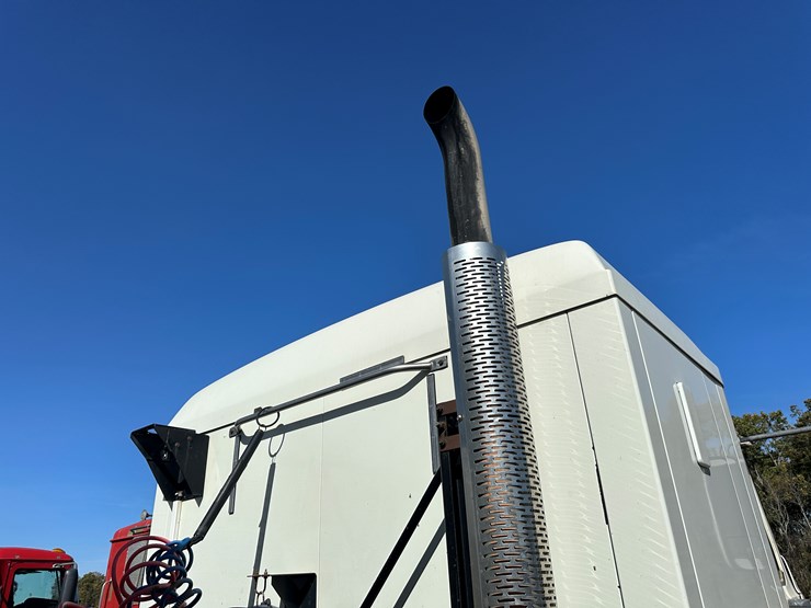 #33704-•-2011-mack-cxu-t/a-sleeper-truck-tractor-1m1aw09y8bm013165-image-48