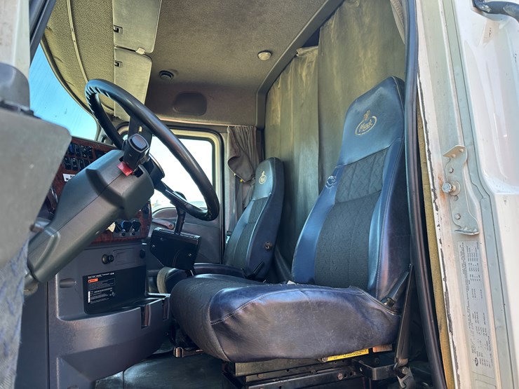 #33704-•-2011-mack-cxu-t/a-sleeper-truck-tractor-1m1aw09y8bm013165-image-63