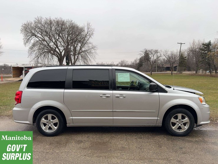 2012-dodge-grand-caravan-sxt-image-4