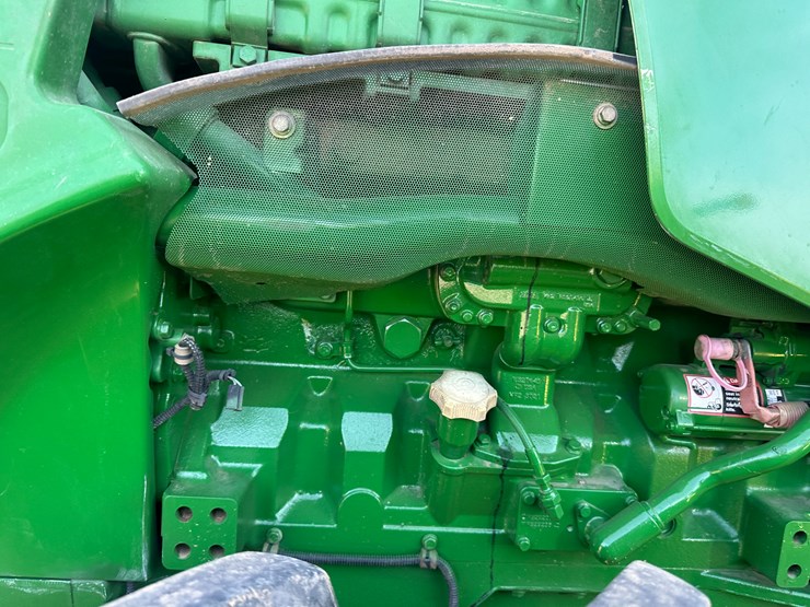 2013-john-deere-8285r-image-41