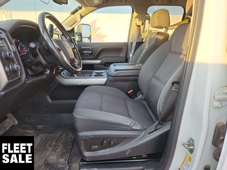 2015-chevrolet-silverado-2500hd-image-15