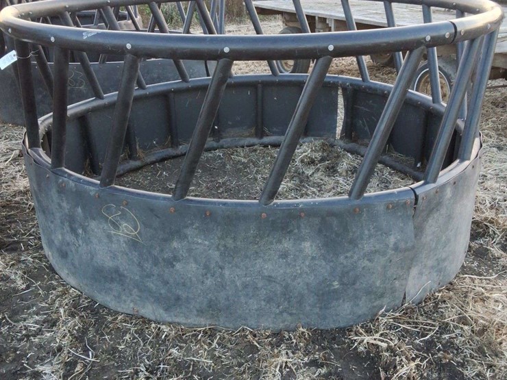 heavy-duty-poly-round-bale-feeder-image-1