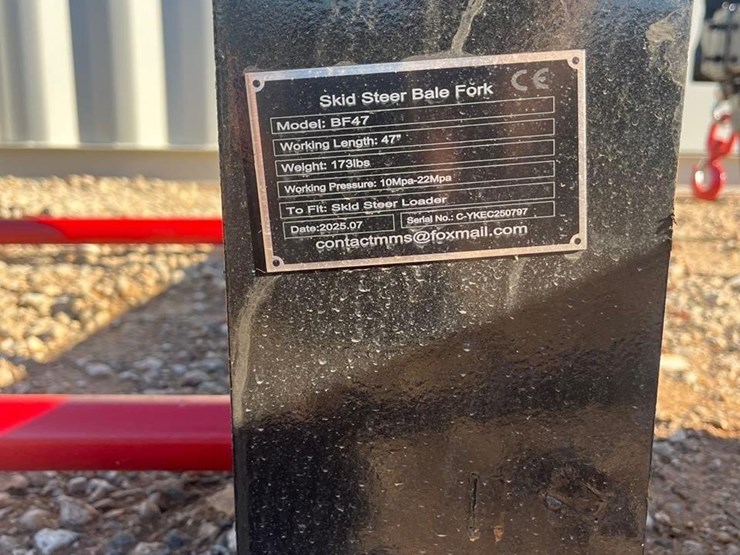 future-47in-skid-steer-bale-fork-image-3
