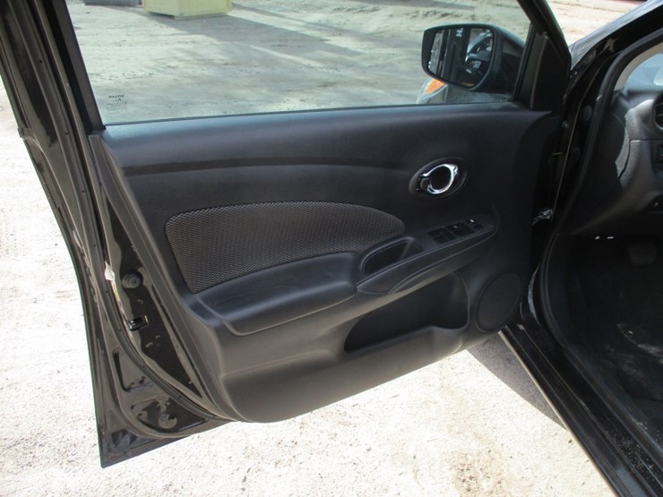 2019-nissan-versa-sv-sedan,-image-12