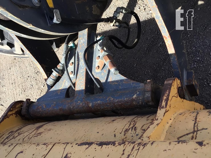 2005-deere-244j-image-10