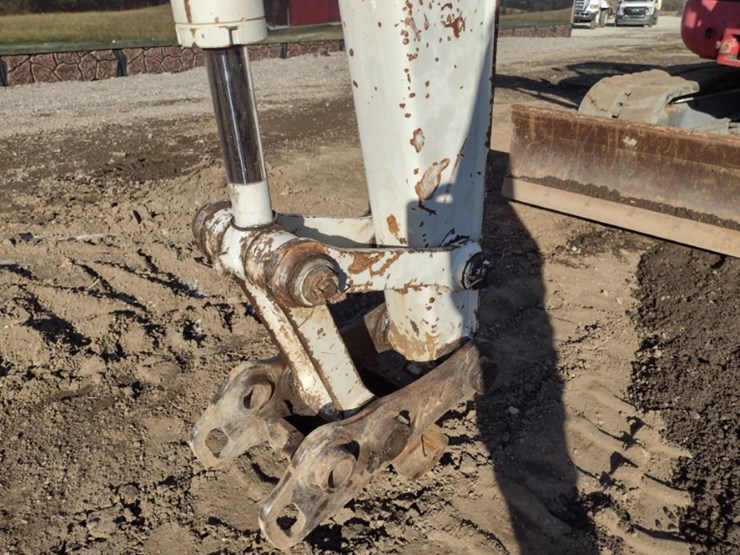 18-takeuchi-tb260cra-excavator-(qea-4048)-image-16