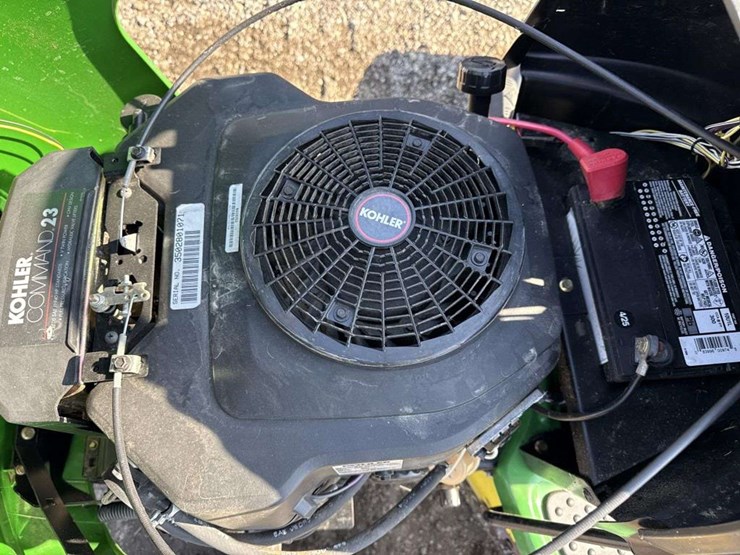 john-deere-l130-lawn-tractor-image-8