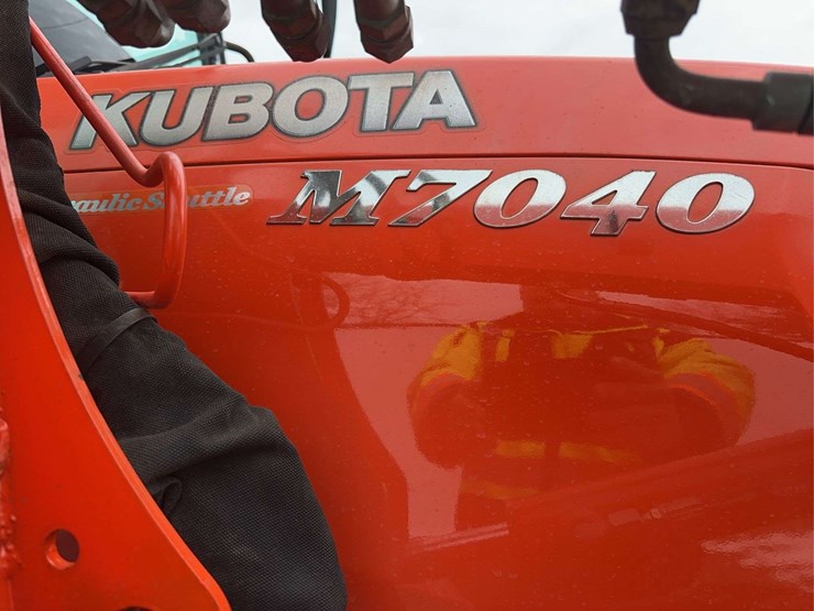 2010-kubota-m7040-image-17