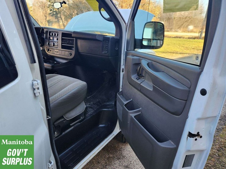 2012-chevrolet-express-2500-image-25