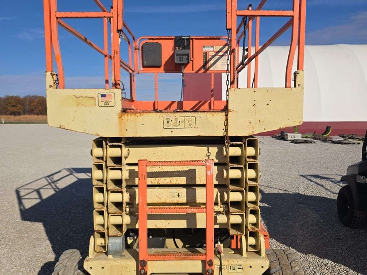 2011-jlg-4069le-image-3