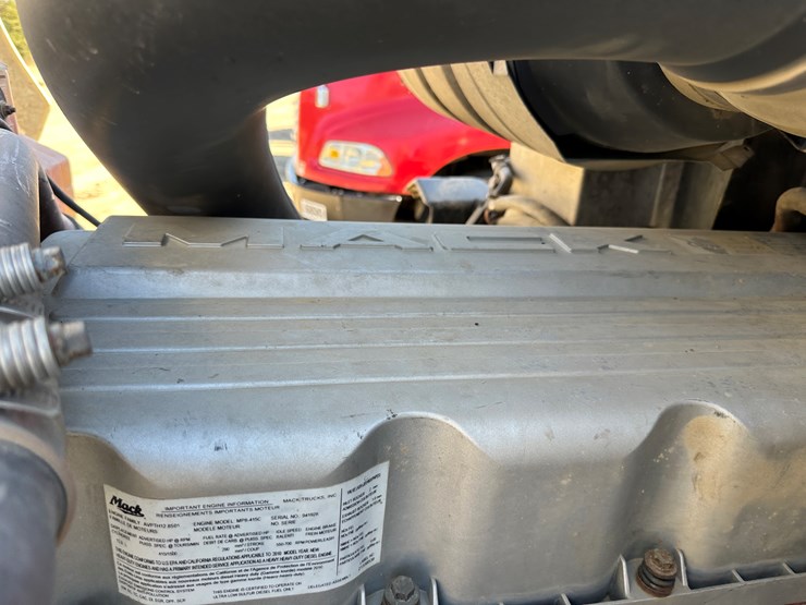 #33710-•-2011-mack-cxu-t/a-sleeper-truck-tractor-1m1aw09y3bm013638-image-57