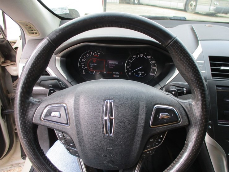 2014-lincoln-mkz-sedan,-image-11