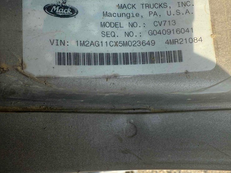 2005-mack-granite-ch713-tri-axle-dump-image-14